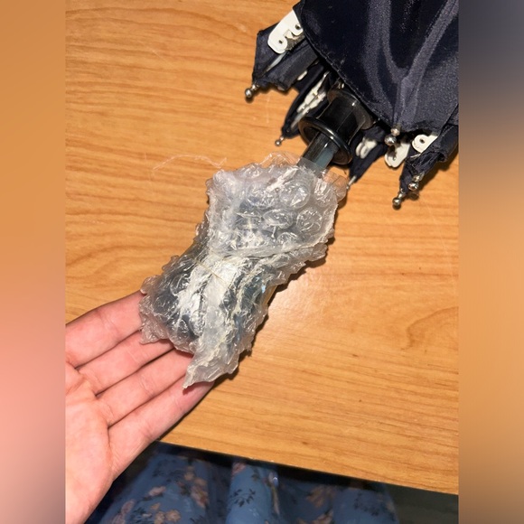 New umbrella (Free) - Picture 3 of 4